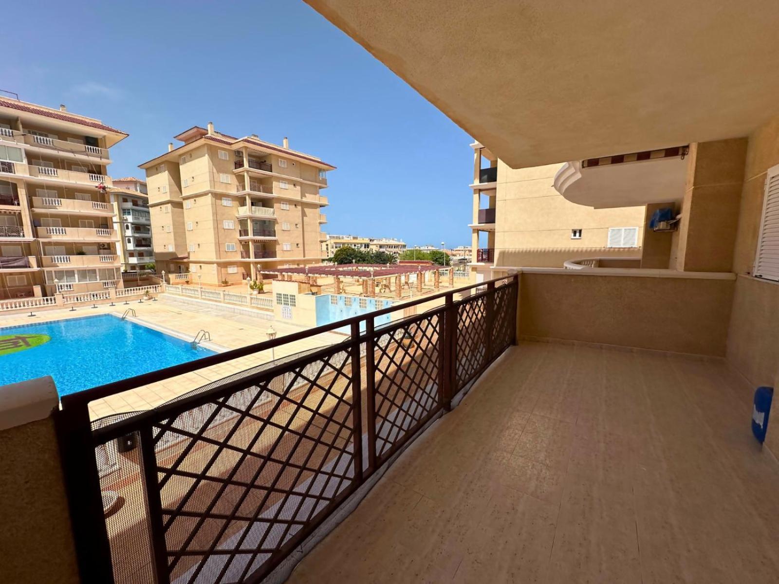 Cipres 4 En Urbanizacion Con Piscina Torrevieja